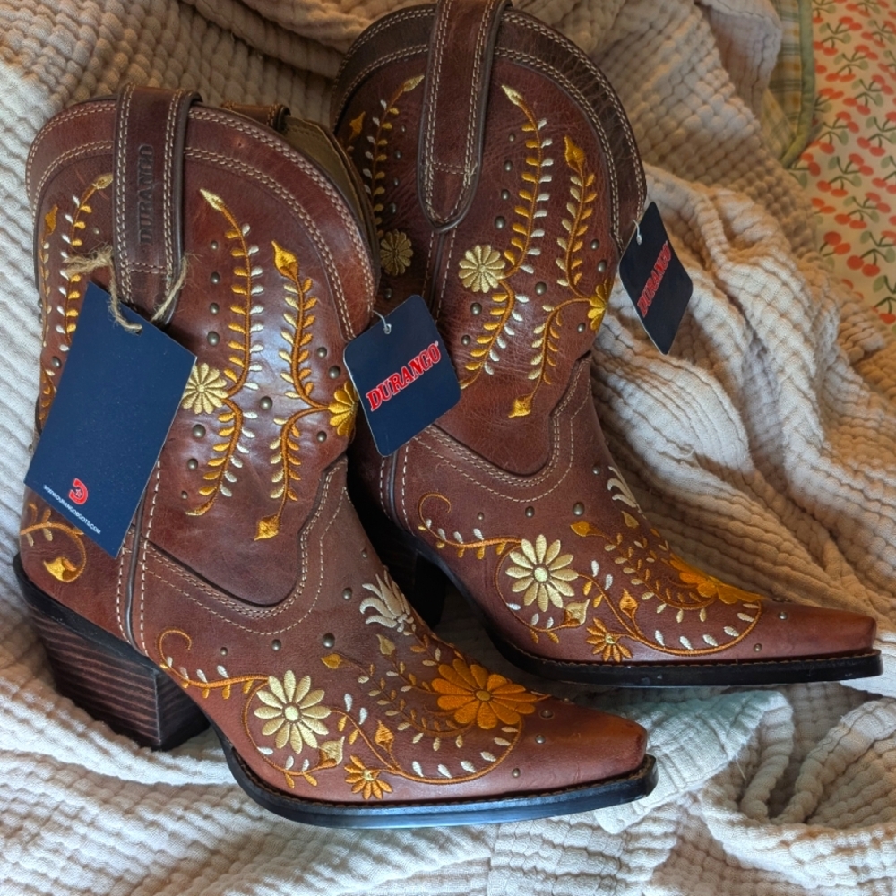 NWT Durango Boots Embroidered Leather